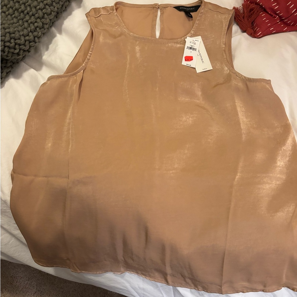 Banana republic NWT gold blouse